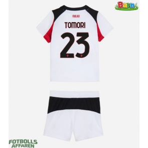 AC Milan Fikayo Tomori #23 Bortaställ Barn 2025-26 Kortärmad (+ Korta byxor)